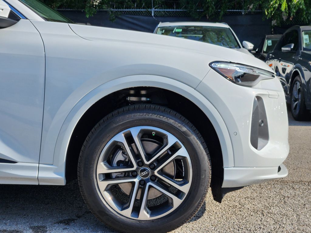 new 2025 Audi Q5 car, priced at $60,175