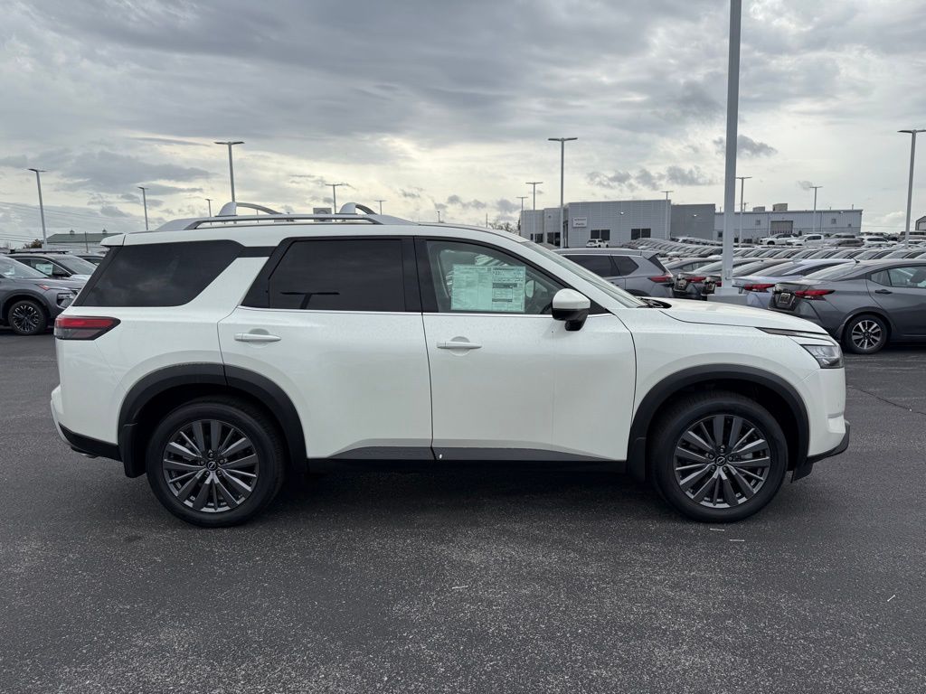 new 2024 Nissan Pathfinder car, priced at $40,915