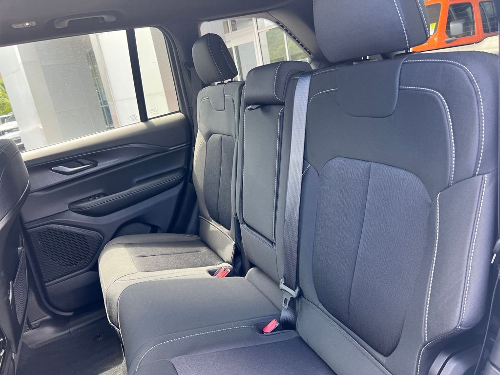 new 2025 Jeep Grand Cherokee car, priced at $38,900