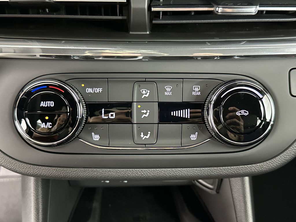 new 2025 Buick Envista car, priced at $27,375