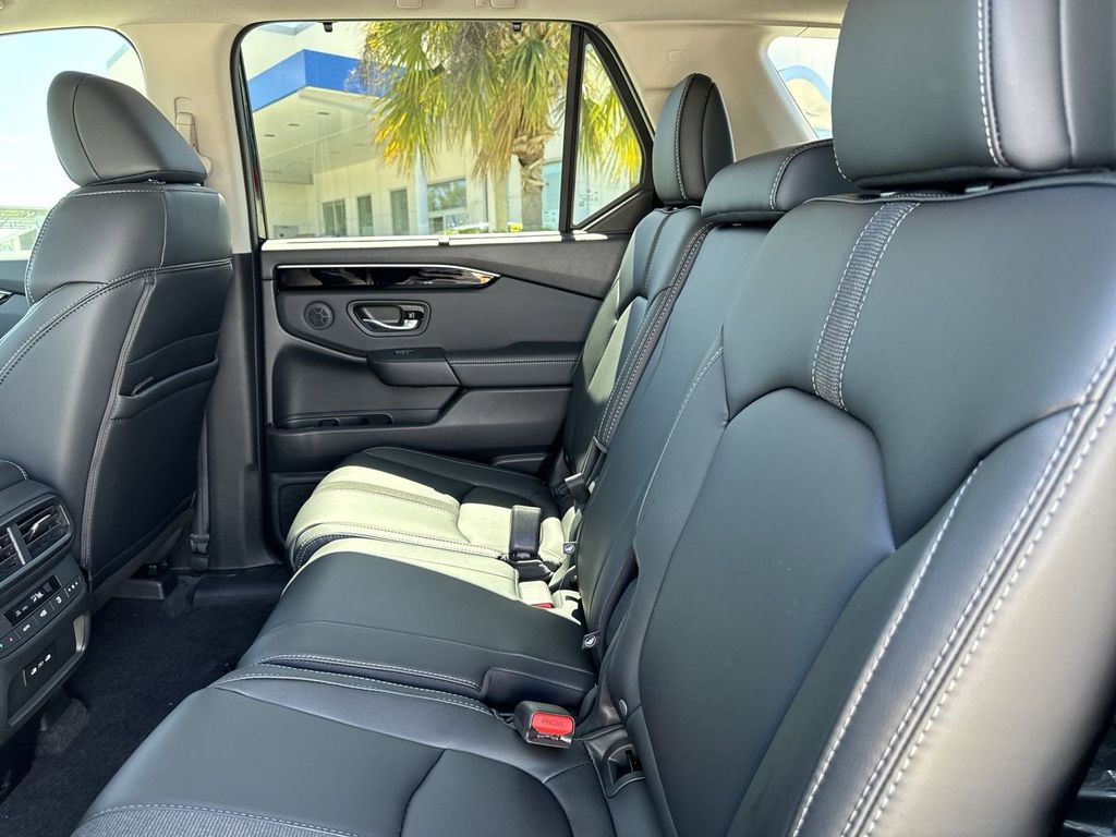 new 2025 Honda Pilot car, priced at $47,736