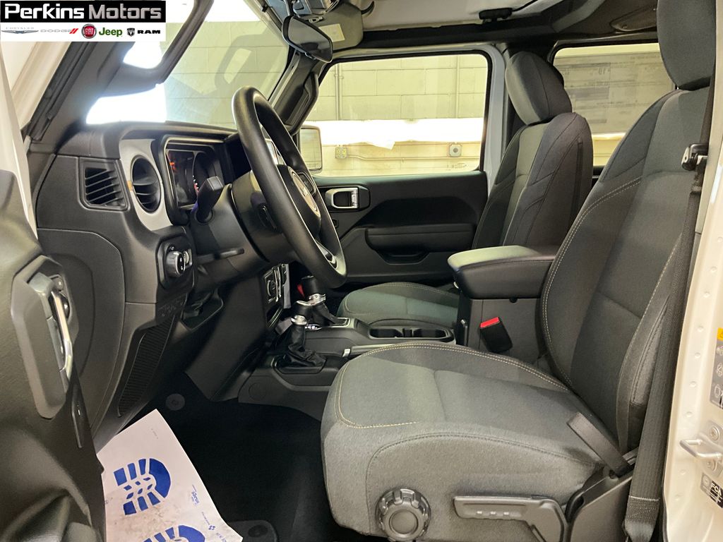 new 2025 Jeep Gladiator car, priced at $39,264