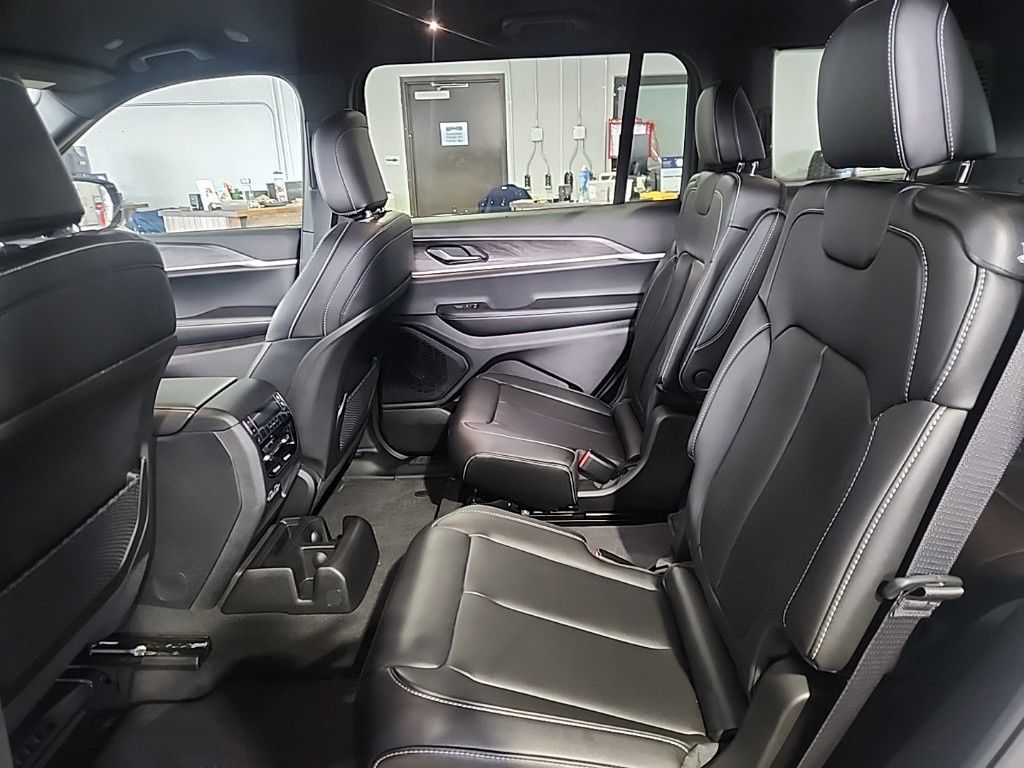 new 2024 Jeep Grand Cherokee L car, priced at $53,805