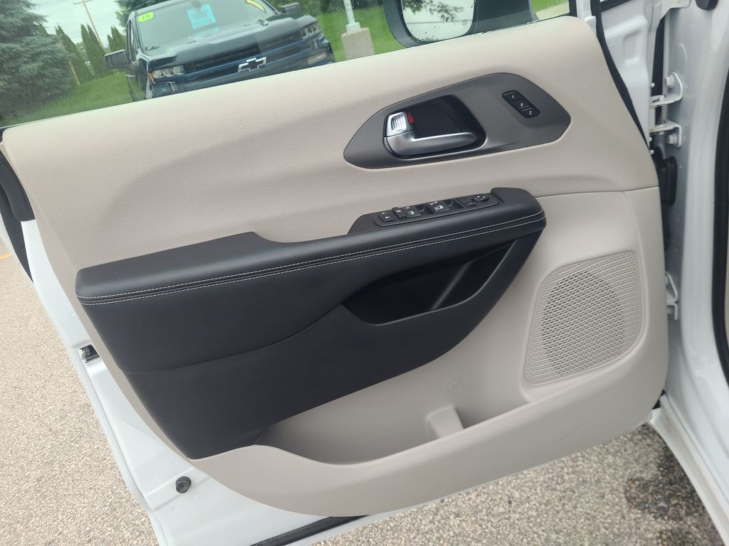 used 2023 Chrysler Pacifica car, priced at $24,987