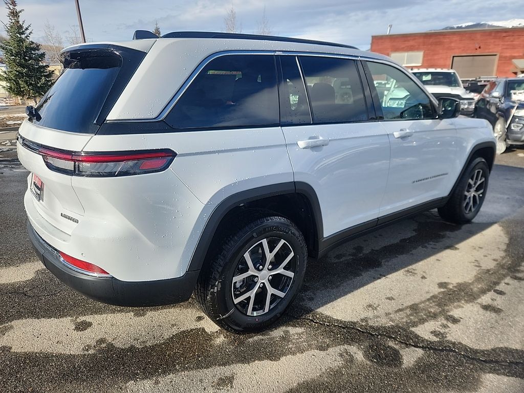 new 2025 Jeep Grand Cherokee car, priced at $46,990