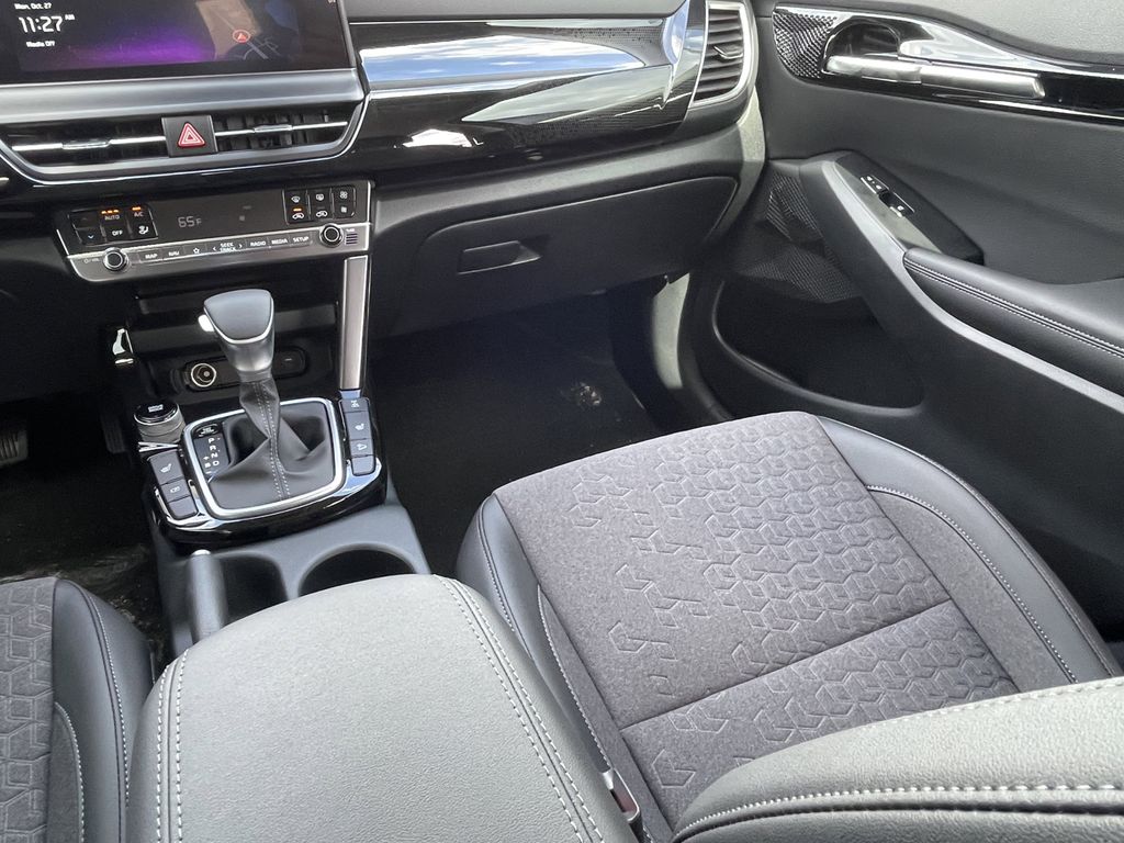 new 2025 Kia Seltos car, priced at $24,958