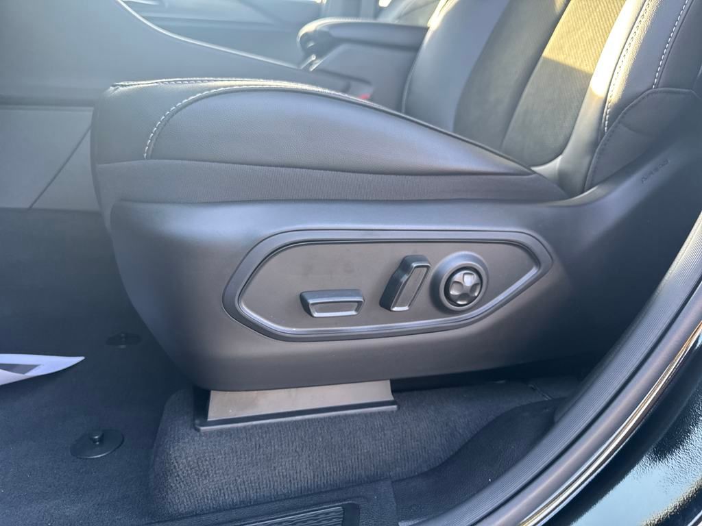 new 2025 Jeep Grand Cherokee car, priced at $42,290