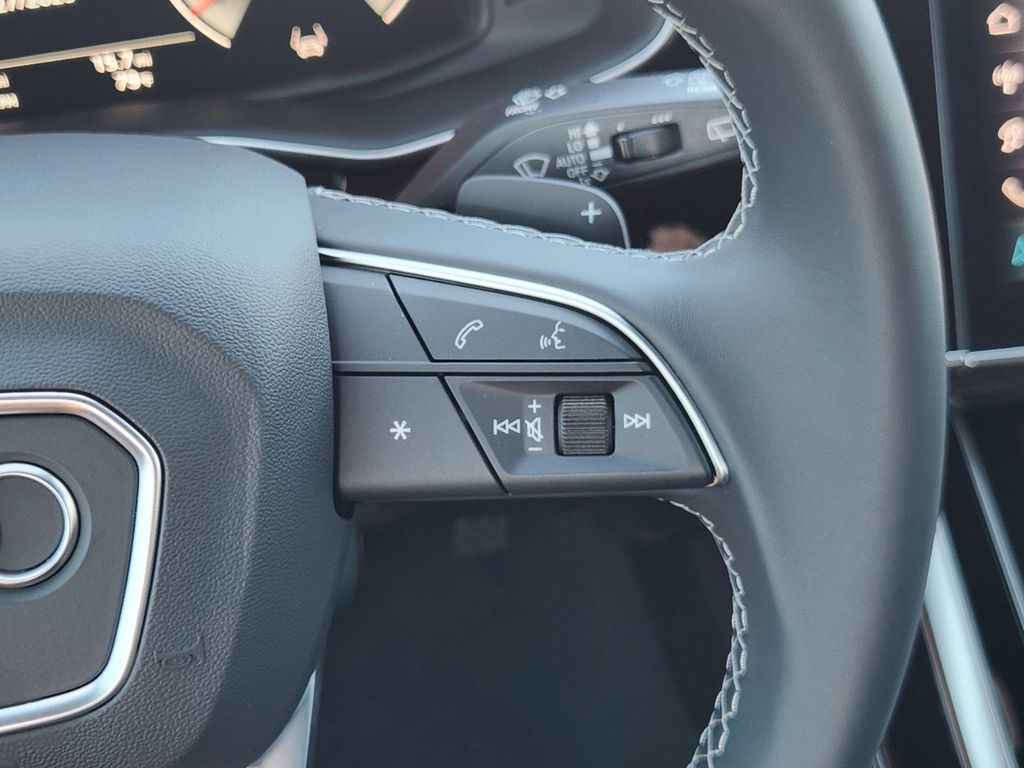 new 2025 Audi Q7 car, priced at $92,350