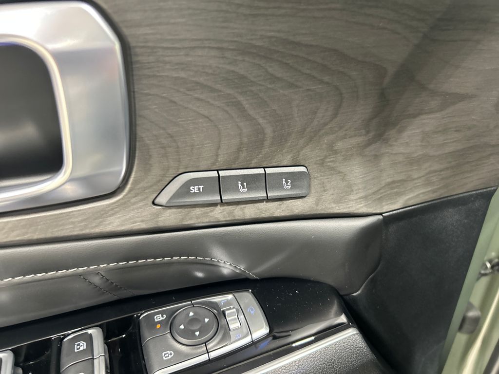 new 2025 Kia Sorento car, priced at $44,243