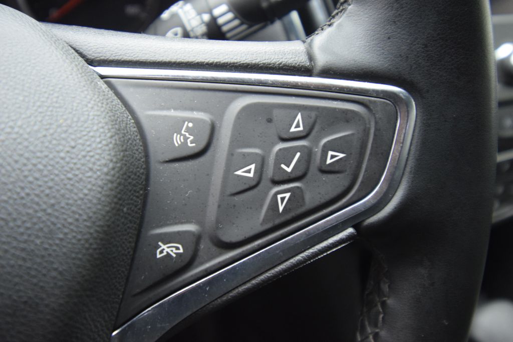 used 2024 Chevrolet Equinox car, priced at $22,300