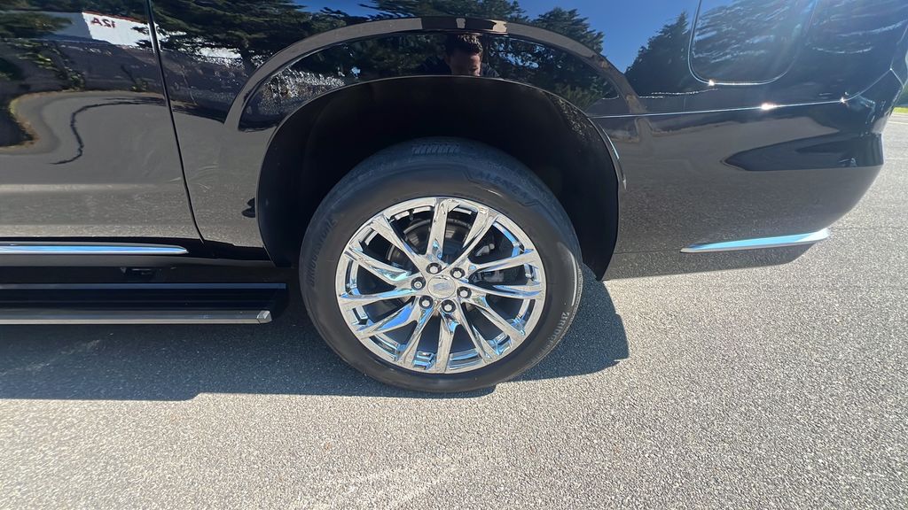 used 2021 Cadillac Escalade ESV car, priced at $61,300