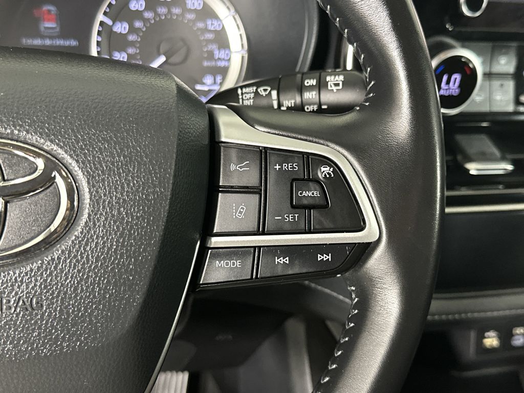 used 2023 Toyota Highlander car, priced at $33,697