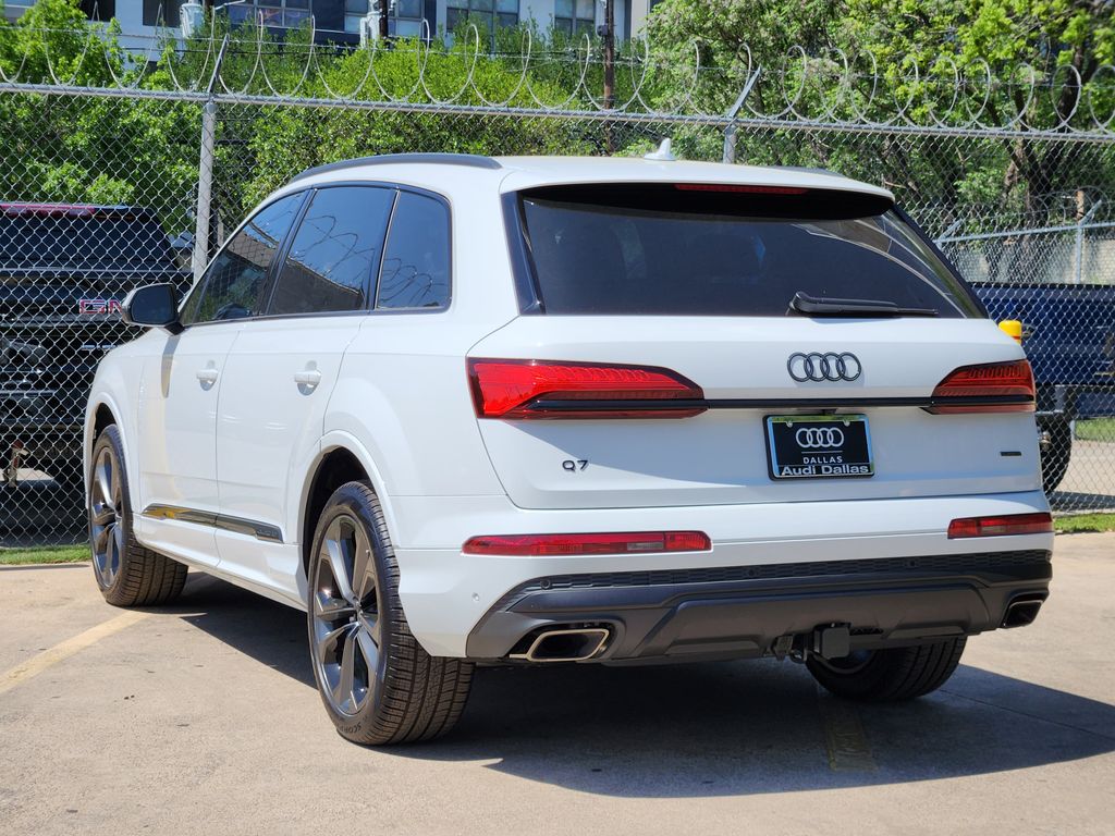 new 2025 Audi Q7 car, priced at $77,840
