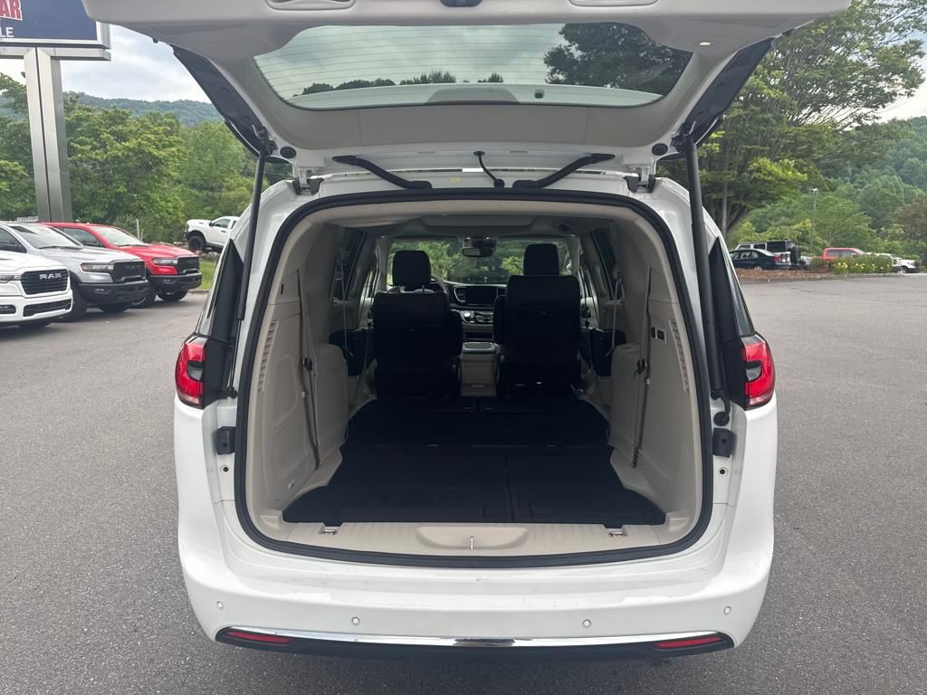 used 2021 Chrysler Pacifica car, priced at $28,000