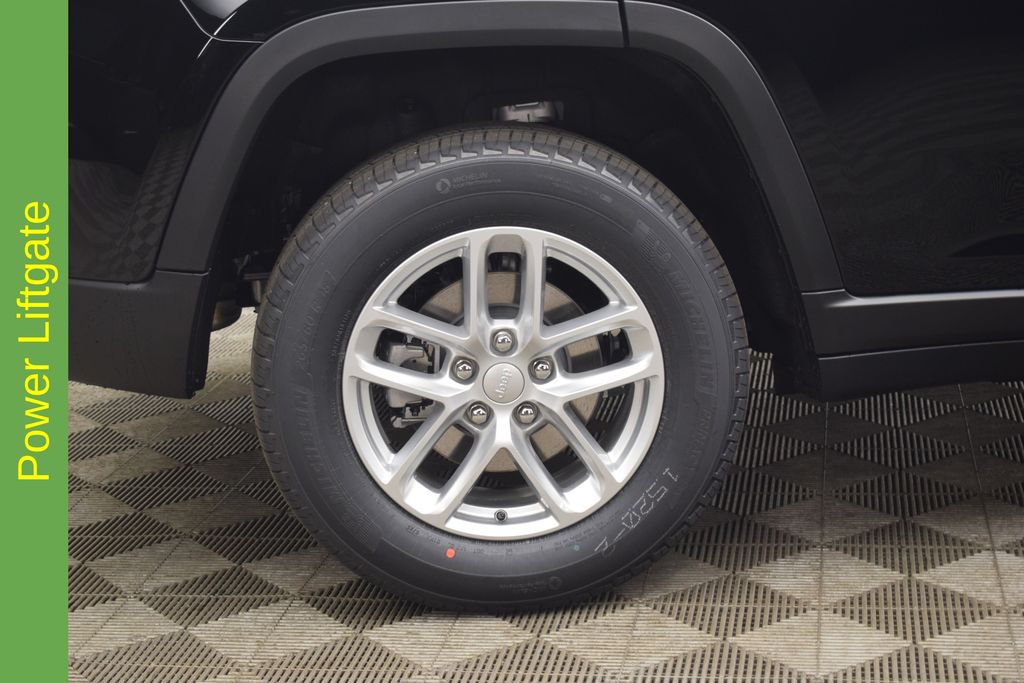 new 2025 Jeep Grand Cherokee car, priced at $37,951