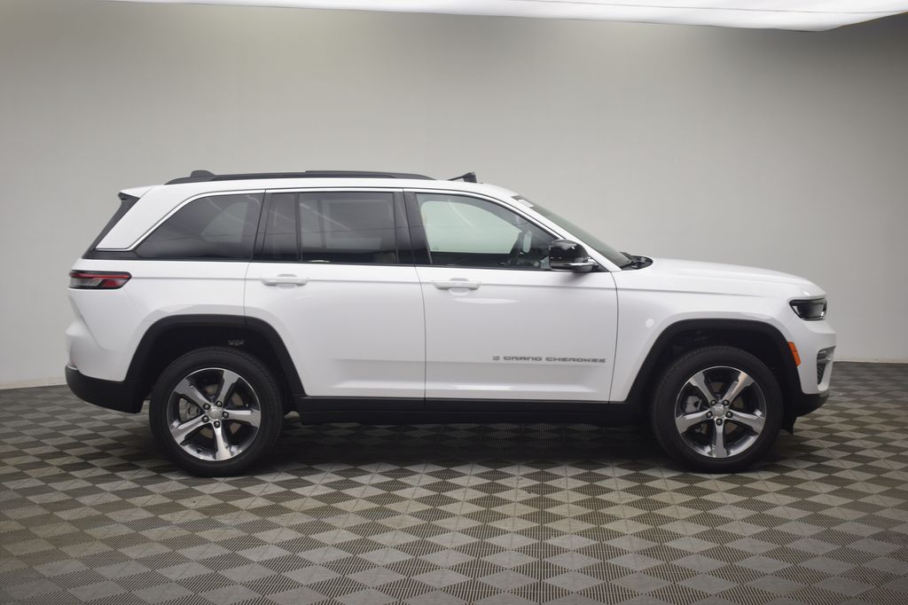 new 2025 Jeep Grand Cherokee car, priced at $49,254