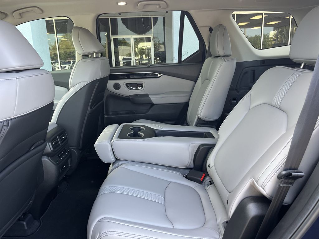 new 2025 Honda Pilot car, priced at $47,942