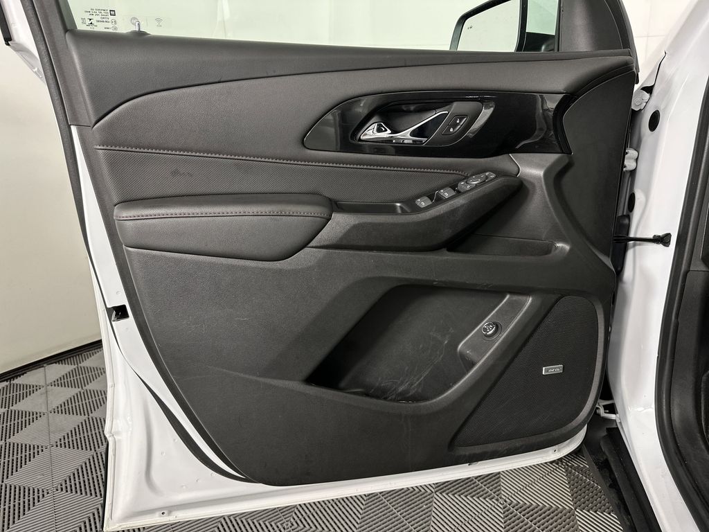 used 2022 Chevrolet Traverse car, priced at $32,988