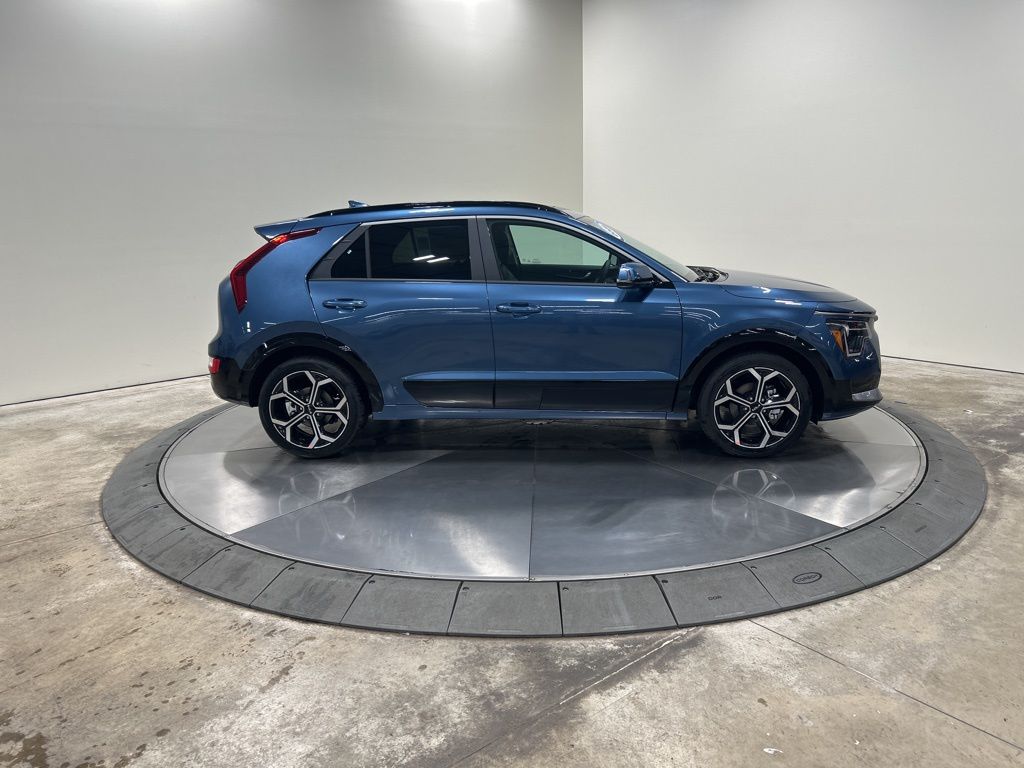 new 2025 Kia Niro car, priced at $30,554