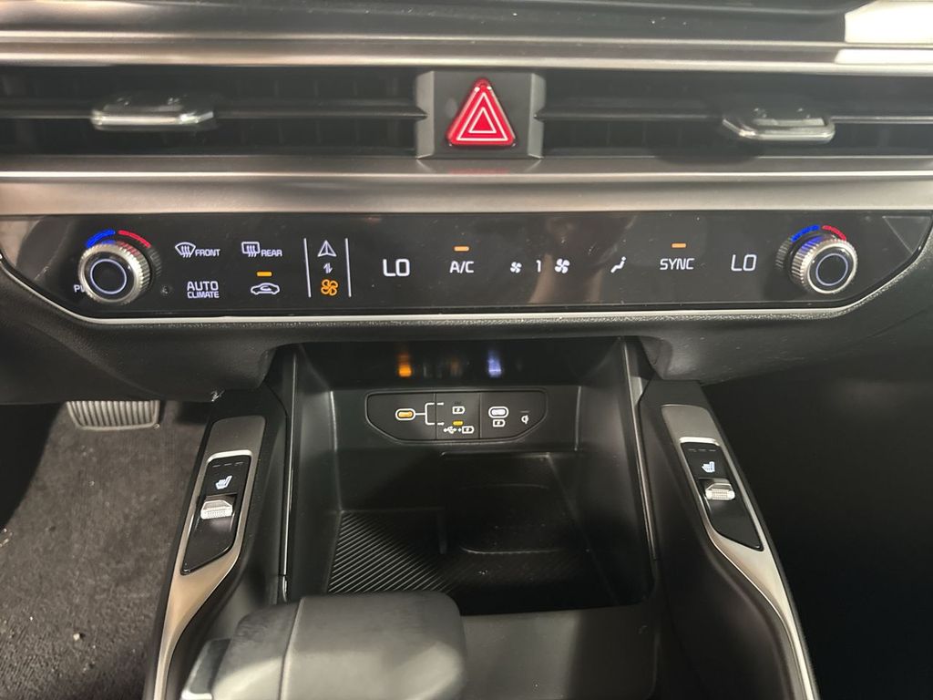 new 2025 Kia Sorento car, priced at $39,911