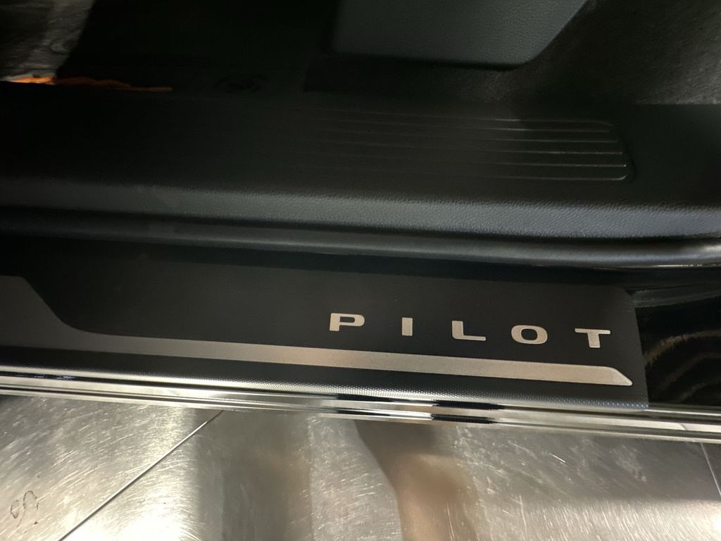 new 2025 Honda Pilot car, priced at $51,330