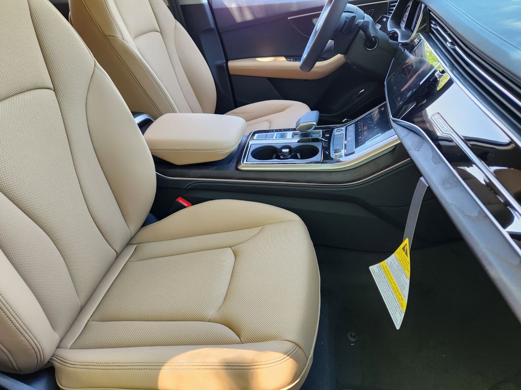 new 2025 Audi Q7 car, priced at $77,840