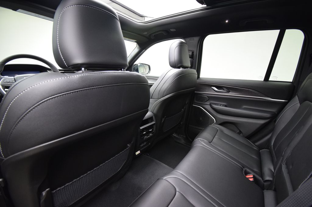new 2025 Jeep Grand Cherokee car, priced at $52,550
