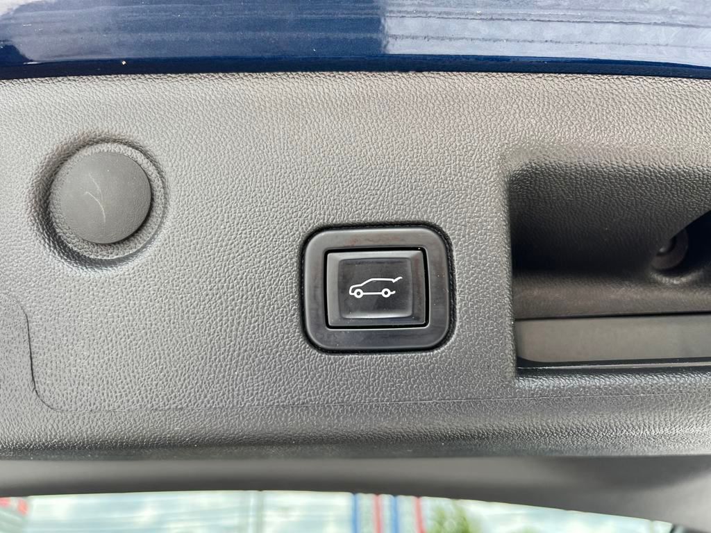 used 2022 Chevrolet Equinox car, priced at $25,900