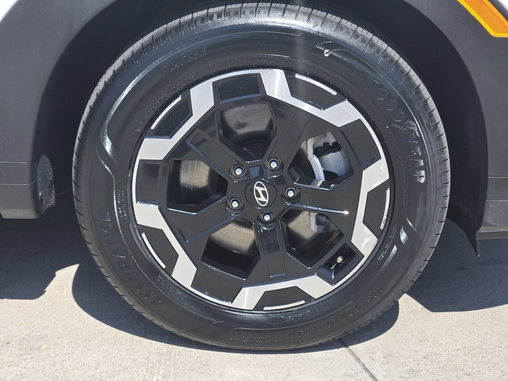 used 2024 Hyundai Santa Fe car, priced at $28,444