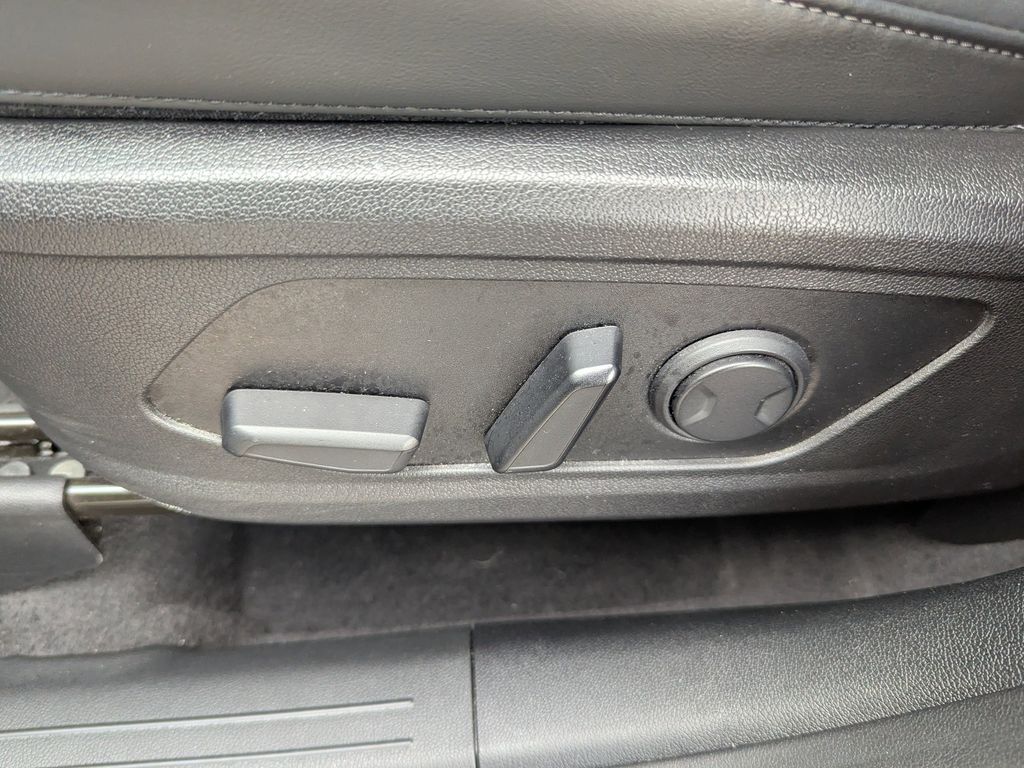 used 2023 Kia Sorento car, priced at $24,692