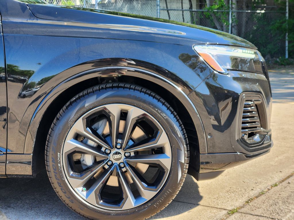 new 2025 Audi Q7 car, priced at $83,750