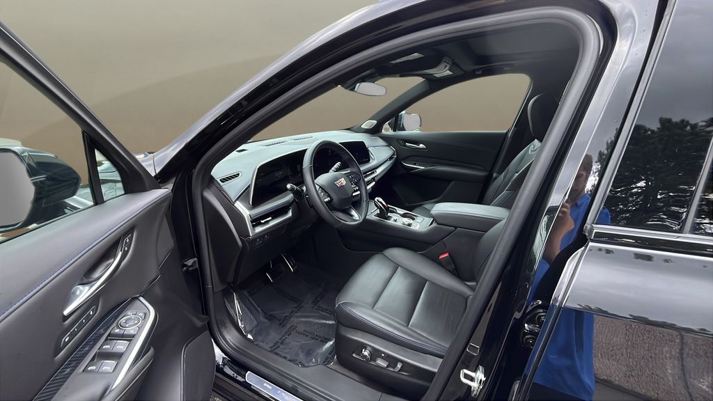 used 2024 Cadillac XT4 car, priced at $43,000