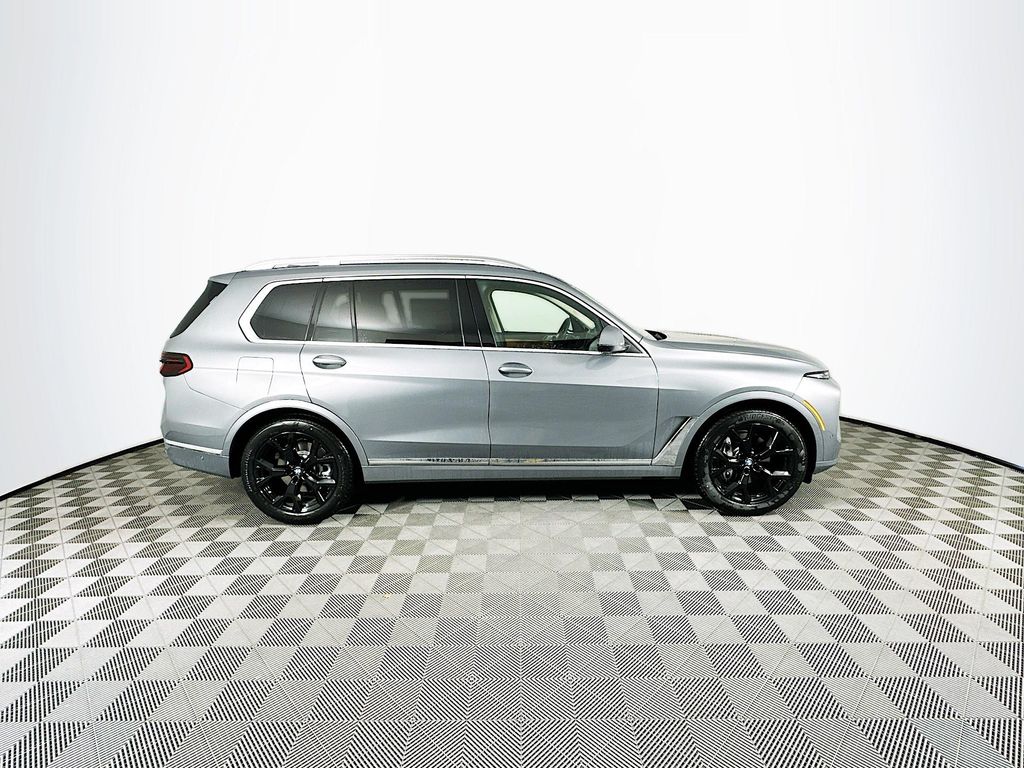 new 2025 BMW X7 car