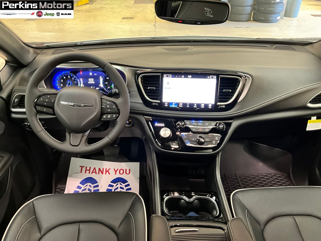 new 2025 Chrysler Pacifica car, priced at $47,352