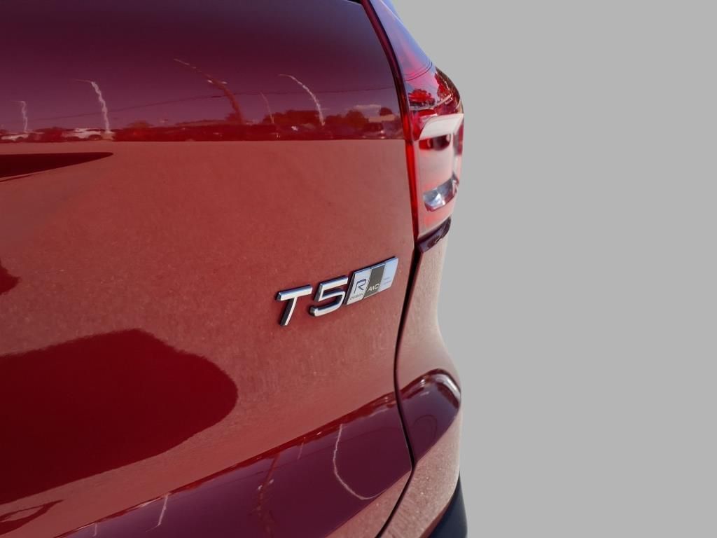 used 2019 Volvo XC40 car, priced at $18,111