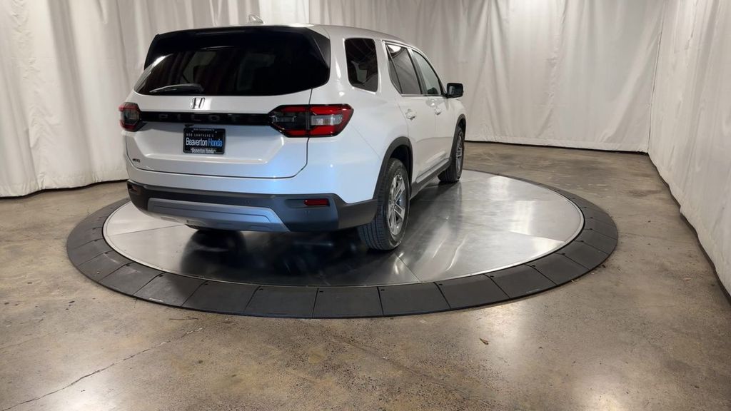 new 2025 Honda Pilot car, priced at $47,550
