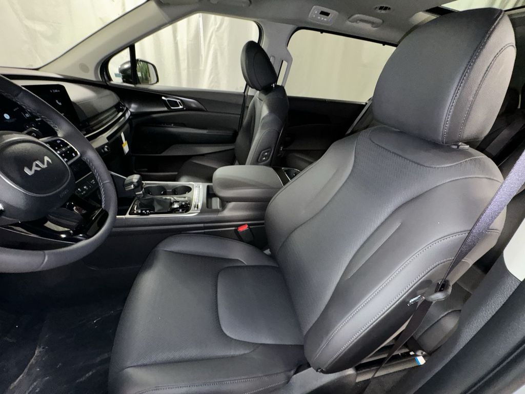 new 2025 Kia Carnival car, priced at $47,912