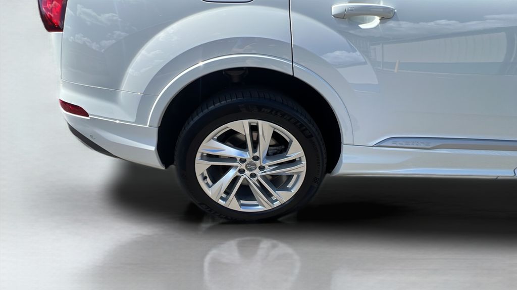 used 2020 Audi Q7 car, priced at $32,300
