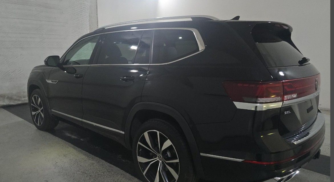 used 2024 Volkswagen Atlas car, priced at $40,998