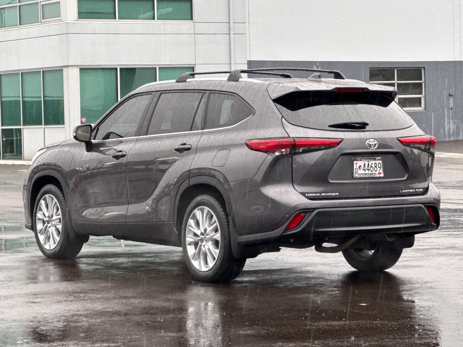 used 2022 Toyota Highlander car, priced at $36,998