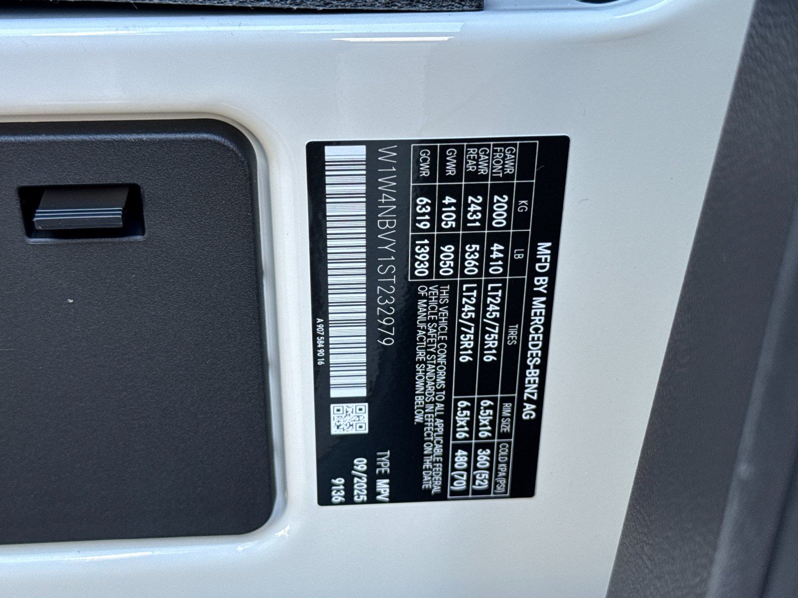 new 2025 Mercedes-Benz Sprinter 2500 car