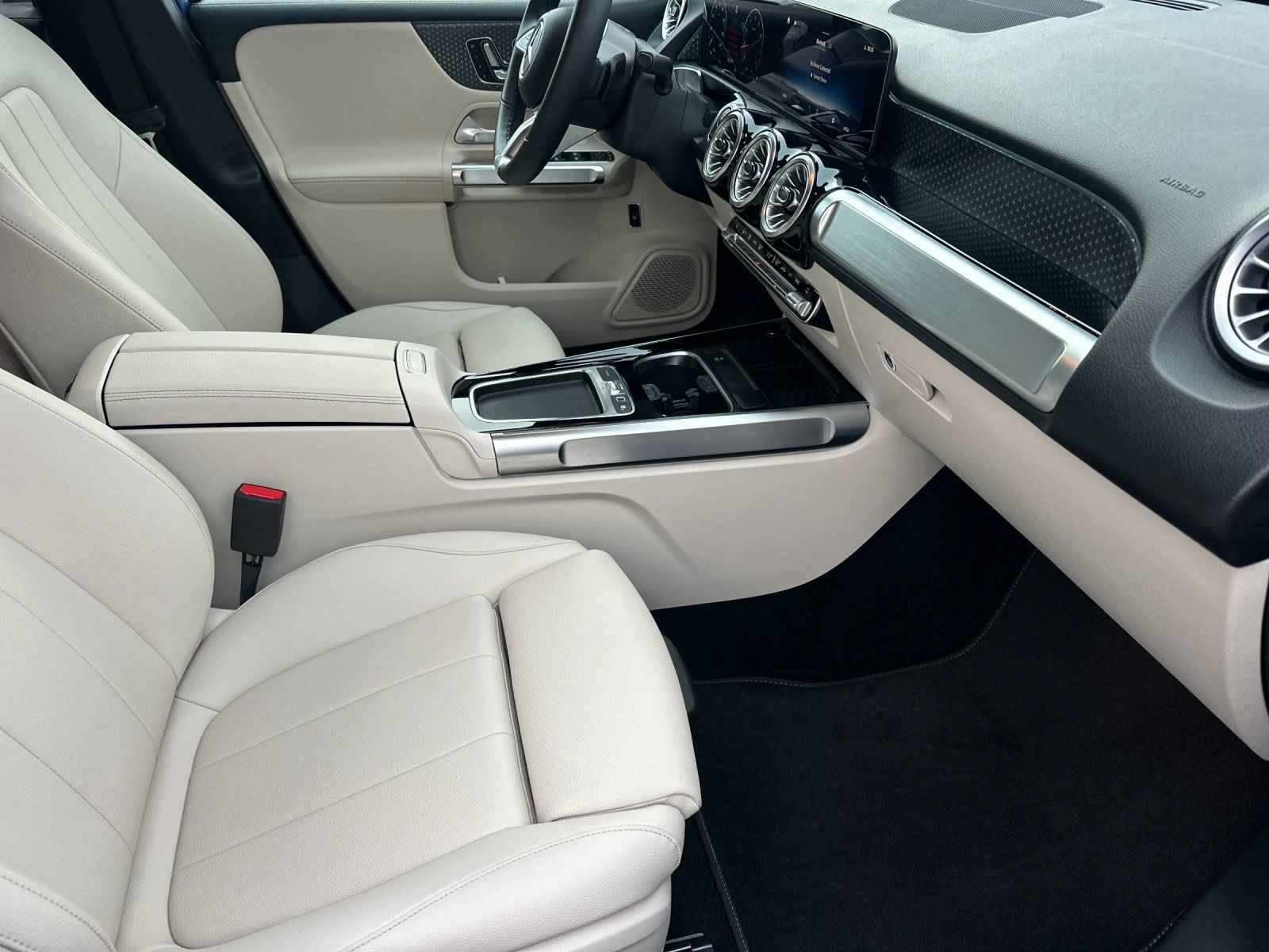 used 2025 Mercedes-Benz GLB car, priced at $41,998