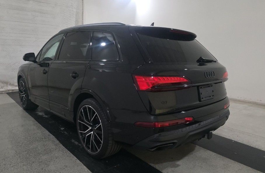 used 2025 Audi Q7 car, priced at $62,998