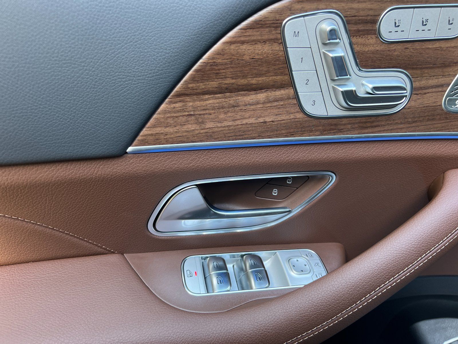 new 2025 Mercedes-Benz GLS car