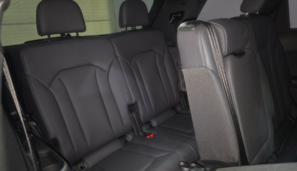 used 2025 Audi Q7 car, priced at $58,998