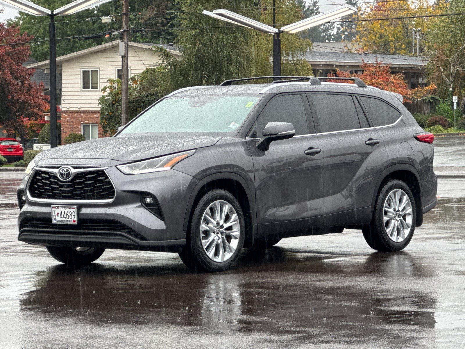 used 2022 Toyota Highlander car, priced at $36,998