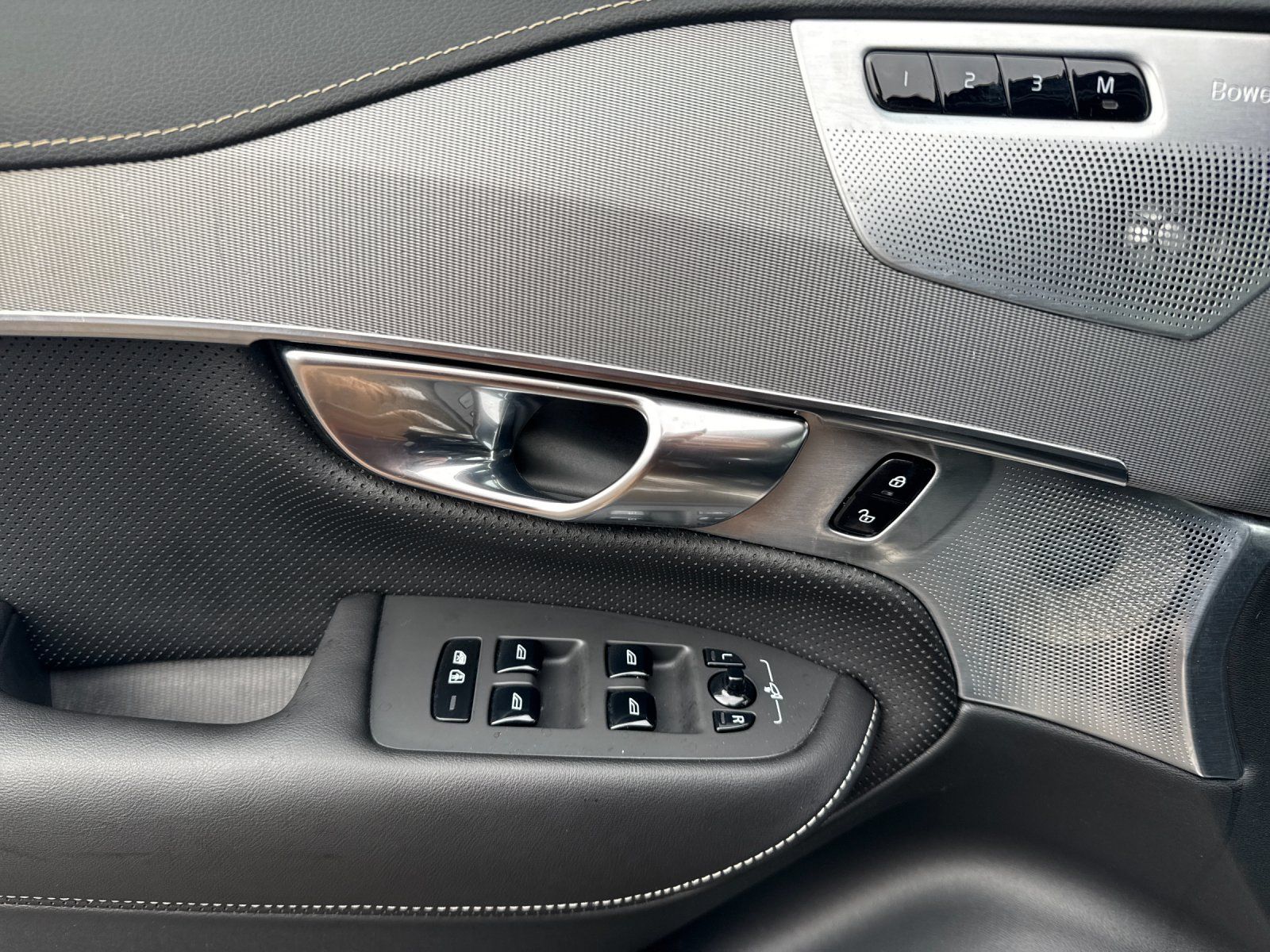 used 2022 Volvo XC90 Recharge Plug-In Hybrid car, priced at $45,998