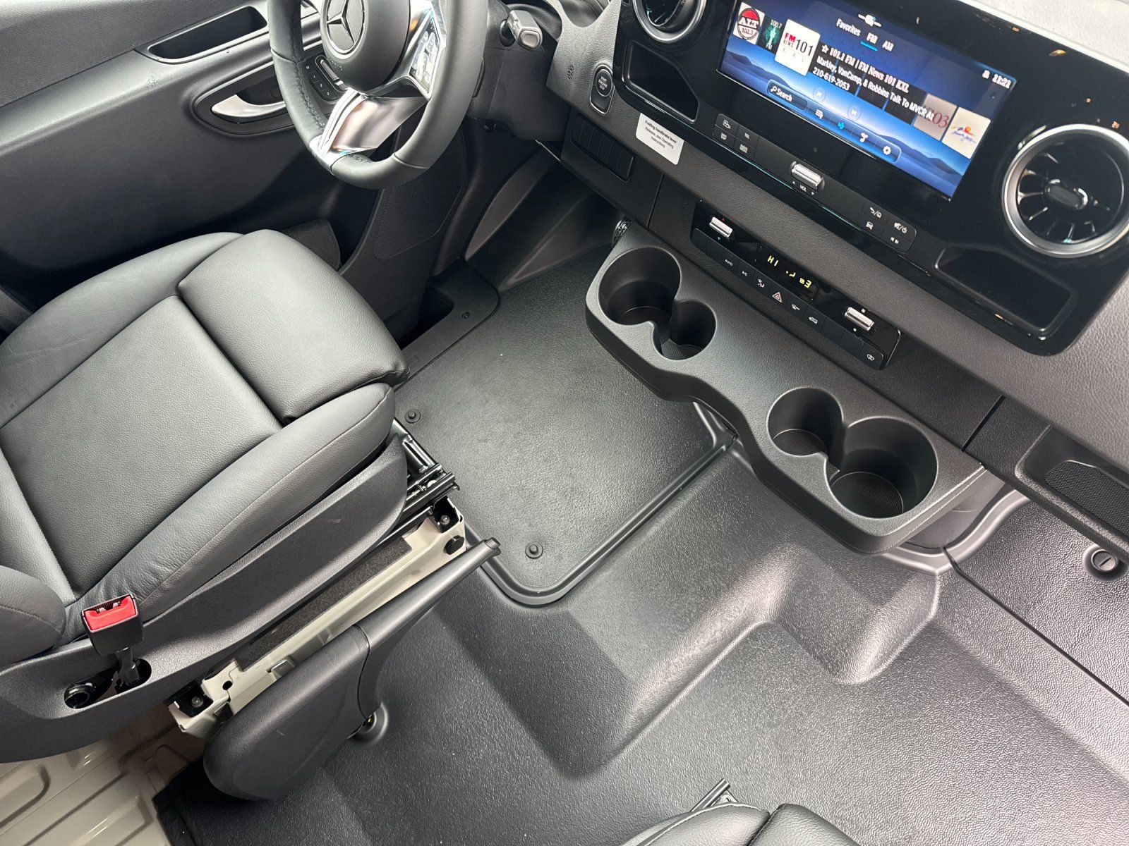 new 2025 Mercedes-Benz Sprinter 2500 car