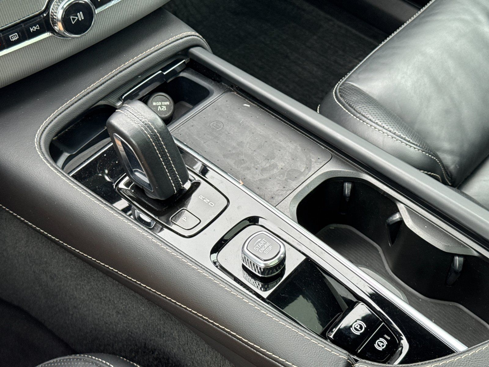 used 2022 Volvo XC90 Recharge Plug-In Hybrid car, priced at $45,998