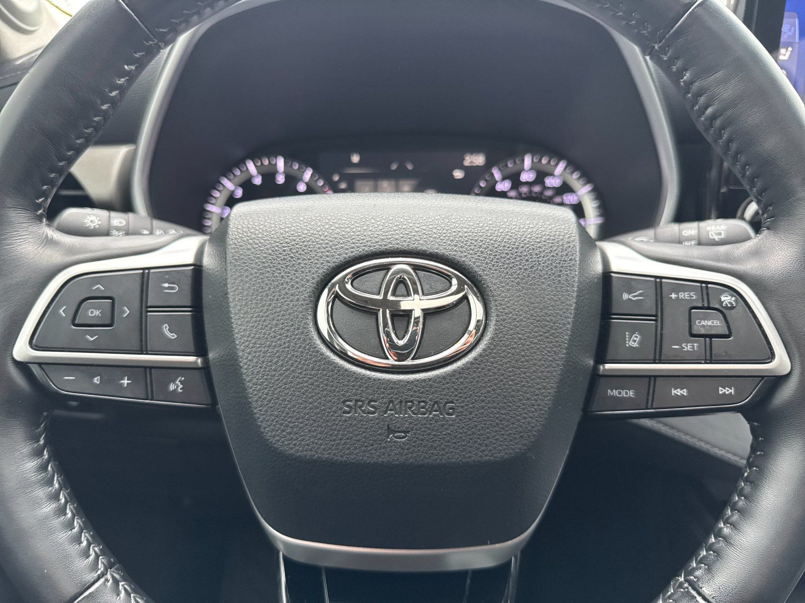 used 2022 Toyota Highlander car, priced at $36,998